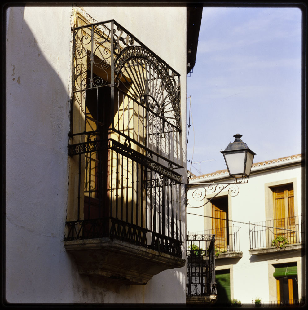 Plasencia. Ventana enrejada de una casa