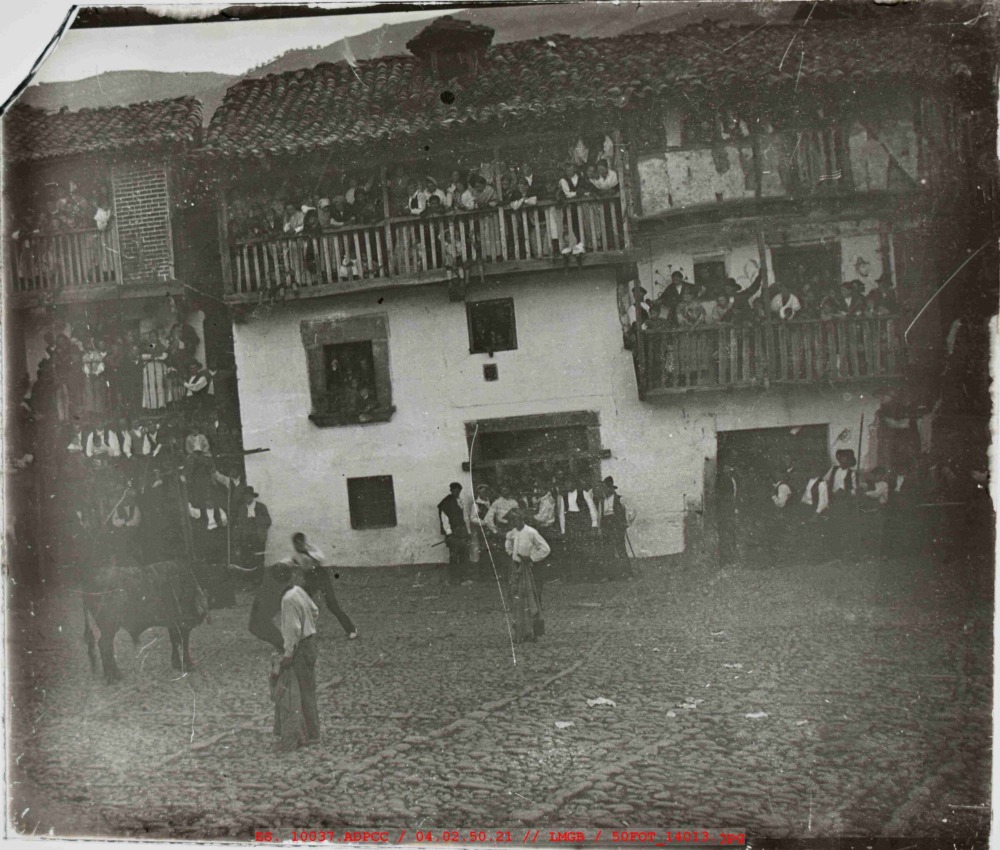 Plaza de Garganta la Olla convertida en plaza de toros