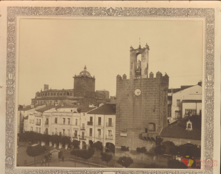 Plaza Mayor de Cáceres, Torre de Bujaco y Palacio de Toledo-Moctezuma