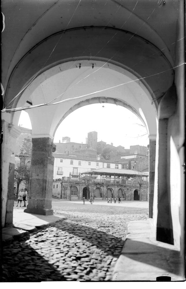 Plaza Mayor, desde un arco