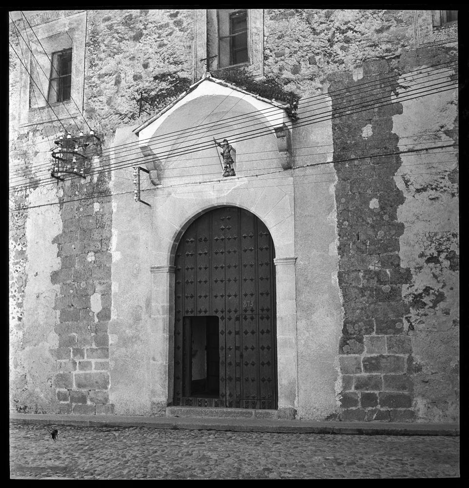 Portada de la iglesia del Convento de Dominicas de San Miguel · Juan Miguel Pando Barrero, 1951