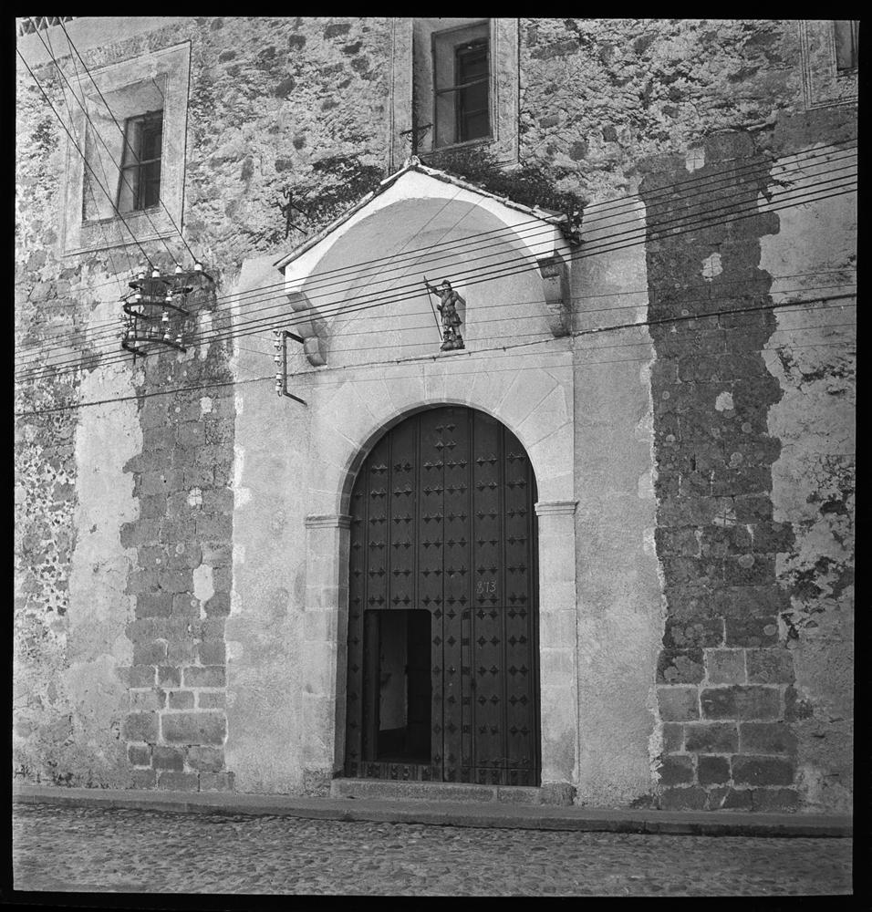 Portada de la iglesia del Convento de Dominicas de San Miguel · Juan Miguel Pando Barrero, 1951