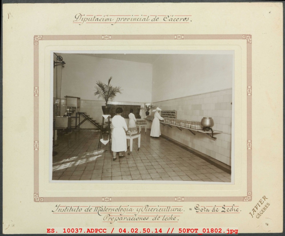 Preparación de leche en el Instituto de Maternología