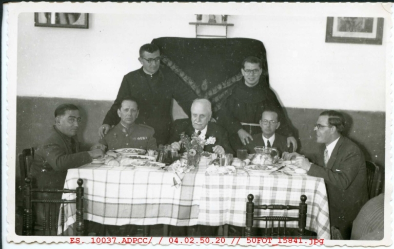 Presidencia de una comida con motivo del homenaje a García
