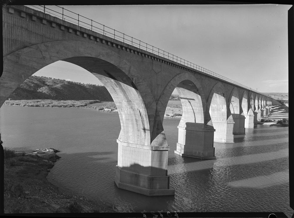 Puente con al menos quince ojos en arco de medio punto
