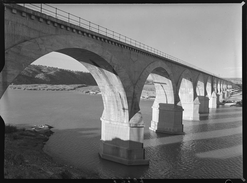Puente con al menos quince ojos en arco de medio punto