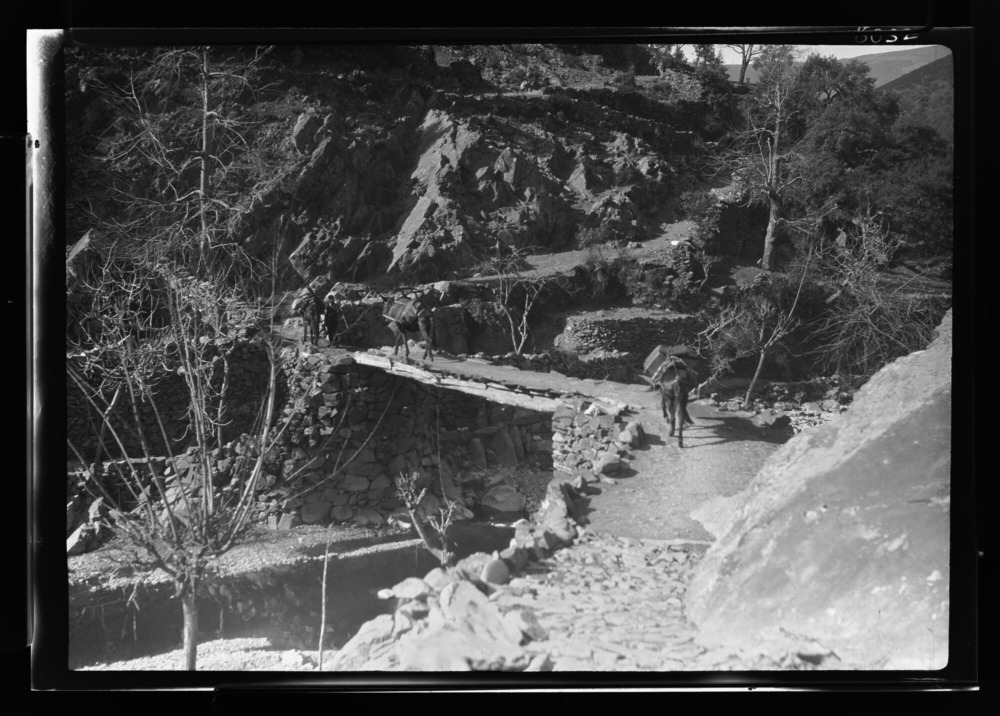 Puente sobre el río de los Casares