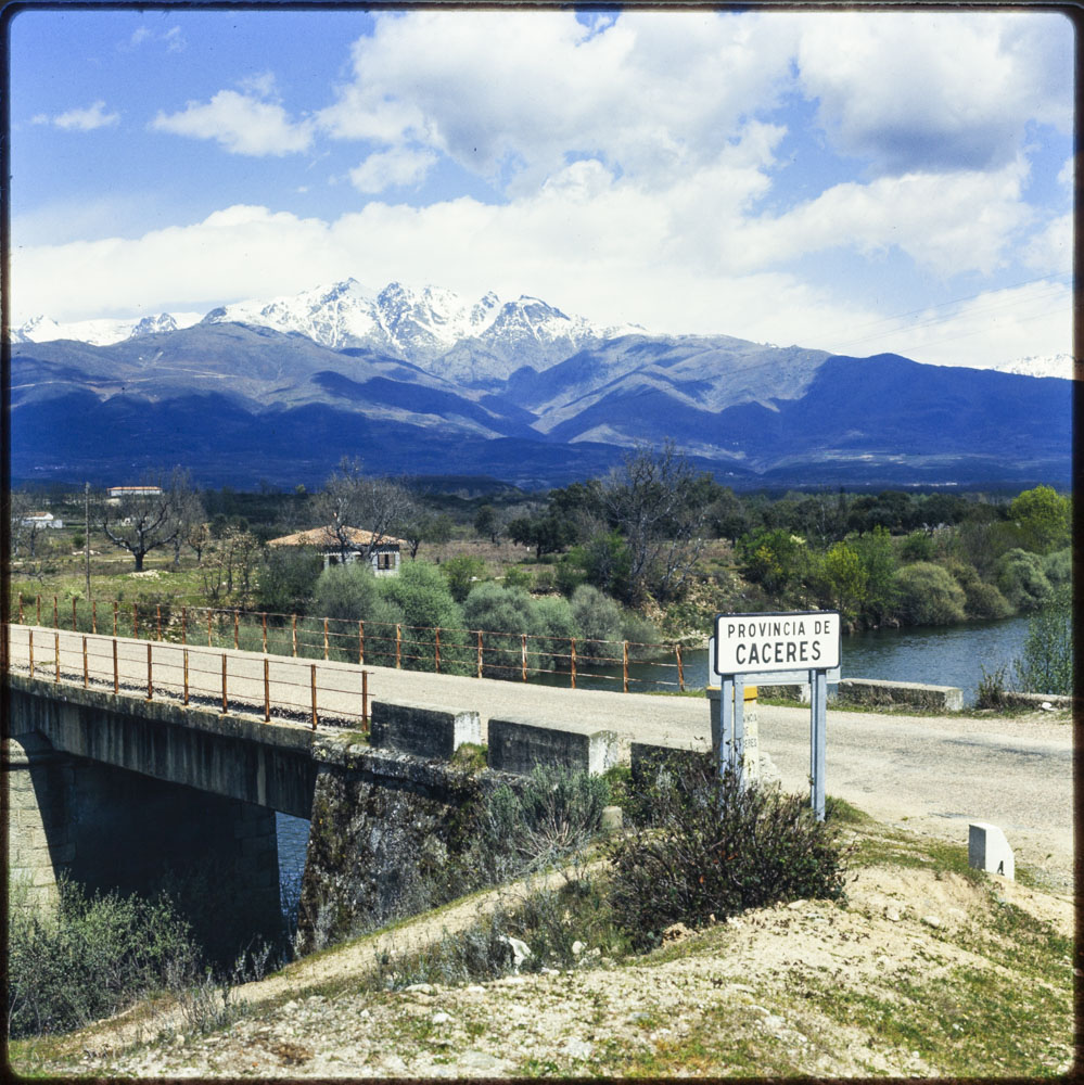 Puente sobre el Tiétar, en la carretera de Oropesa a Madrigal