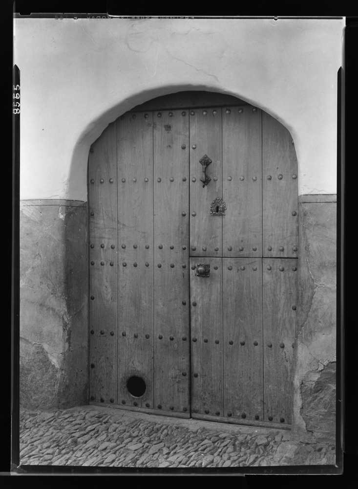 Puerta de castaño