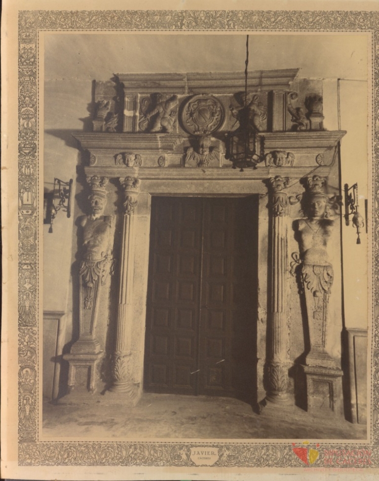 Puerta de la ermita de la Excomunión o del «Lignum Crucis» de Cáceres