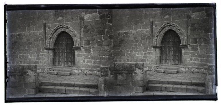 Puerta de la iglesia de Santiago