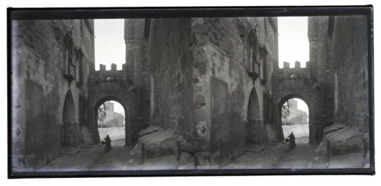 Puerta de Santiago o del Sol