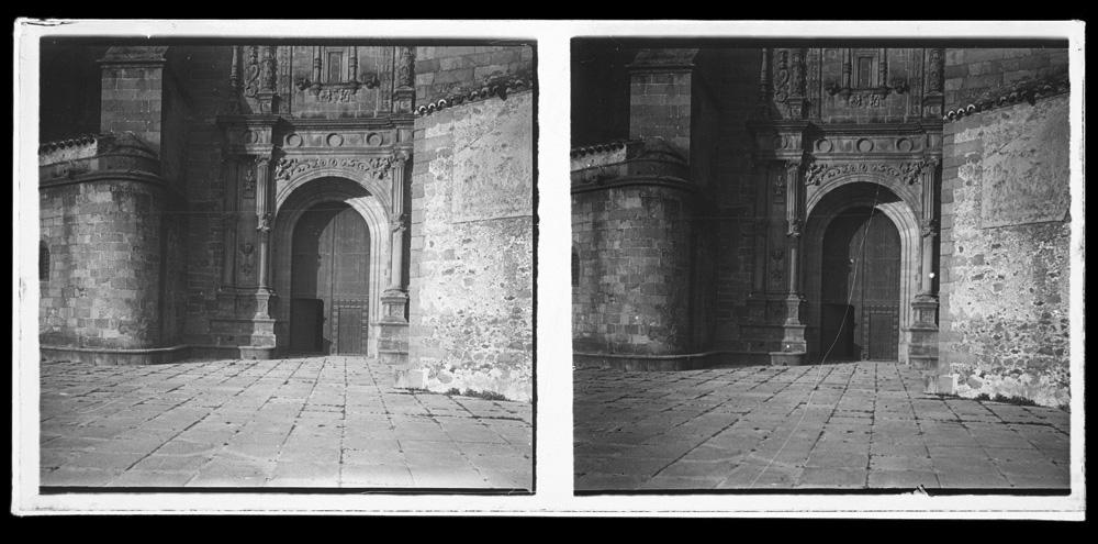 Puerta en la Catedral Nueva de Plasencia