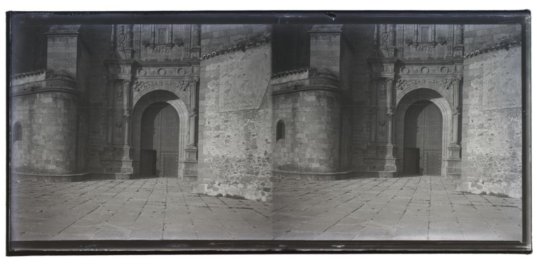 Puerta en la Catedral Nueva de Plasencia