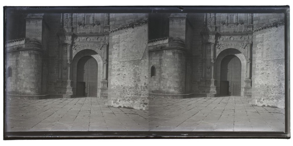 Puerta en la Catedral Nueva de Plasencia