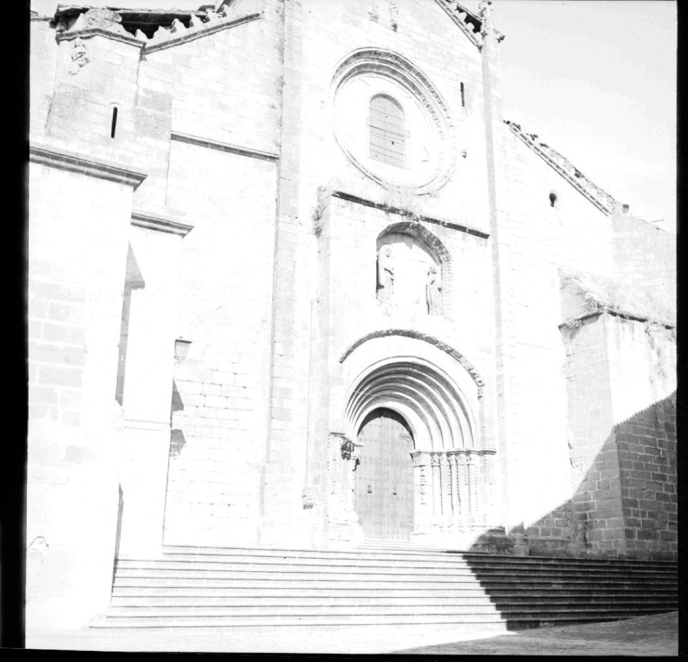 Puerta románica de la Catedral vieja