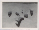 Restos humanos y figura de barro, 1959