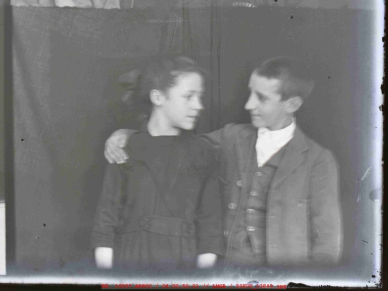 Retrato de dos jóvenes