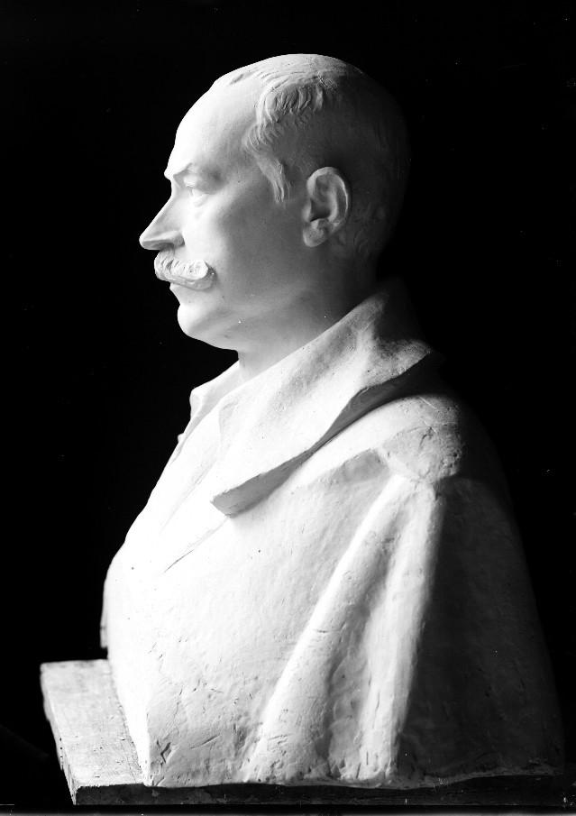 Retrato de José María Gabriel y Galán, busto · Casa Moreno