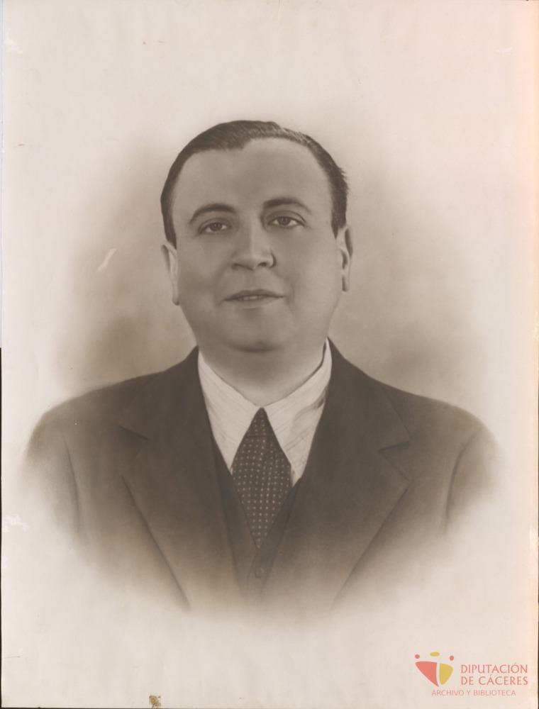 Retrato fotográfico de Oscar Madrigal Tapioles