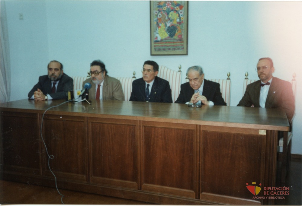 Rueda de prensa en la Biblioteca Zamora Vicente