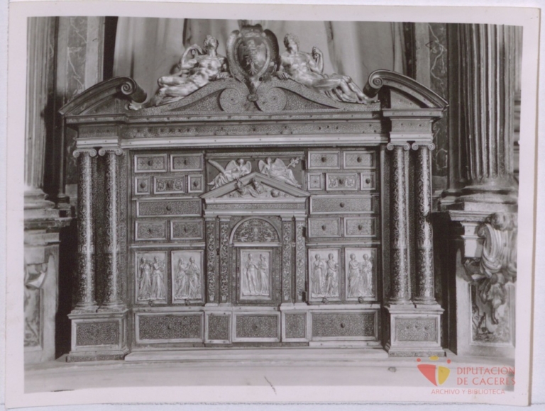 Sagrario del Monasterio de Guadalupe: Papelera de Felipe II