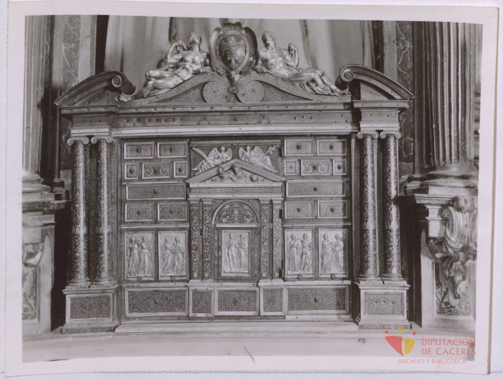 Sagrario del Monasterio de Guadalupe: Papelera de Felipe II