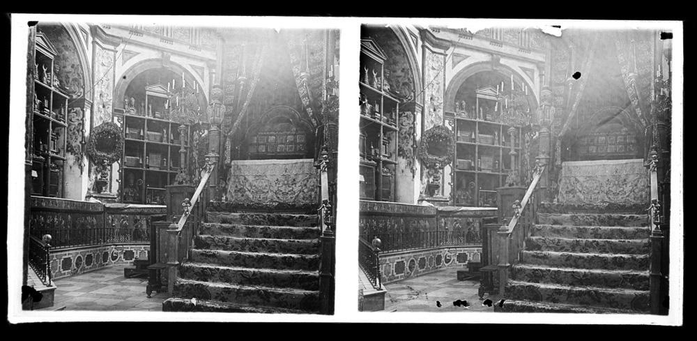 Sala con objetos expuestos en el interior del Real Monasterio