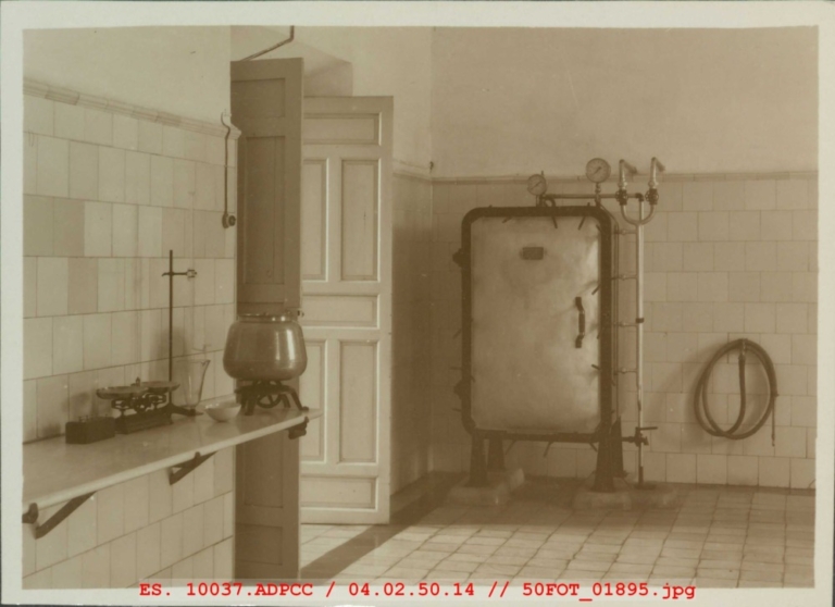 Sala de esterilización de leche de la Gota de Leche