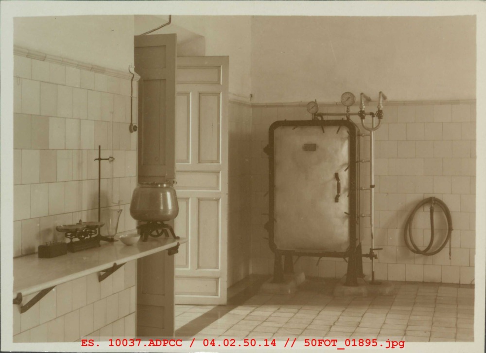 Sala de esterilización de leche de la Gota de Leche
