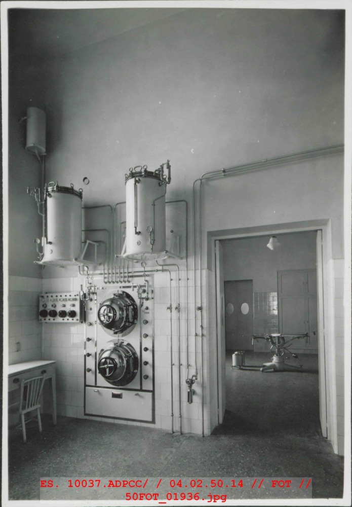 Sala de esterilización de material quirúgico y quirófano
