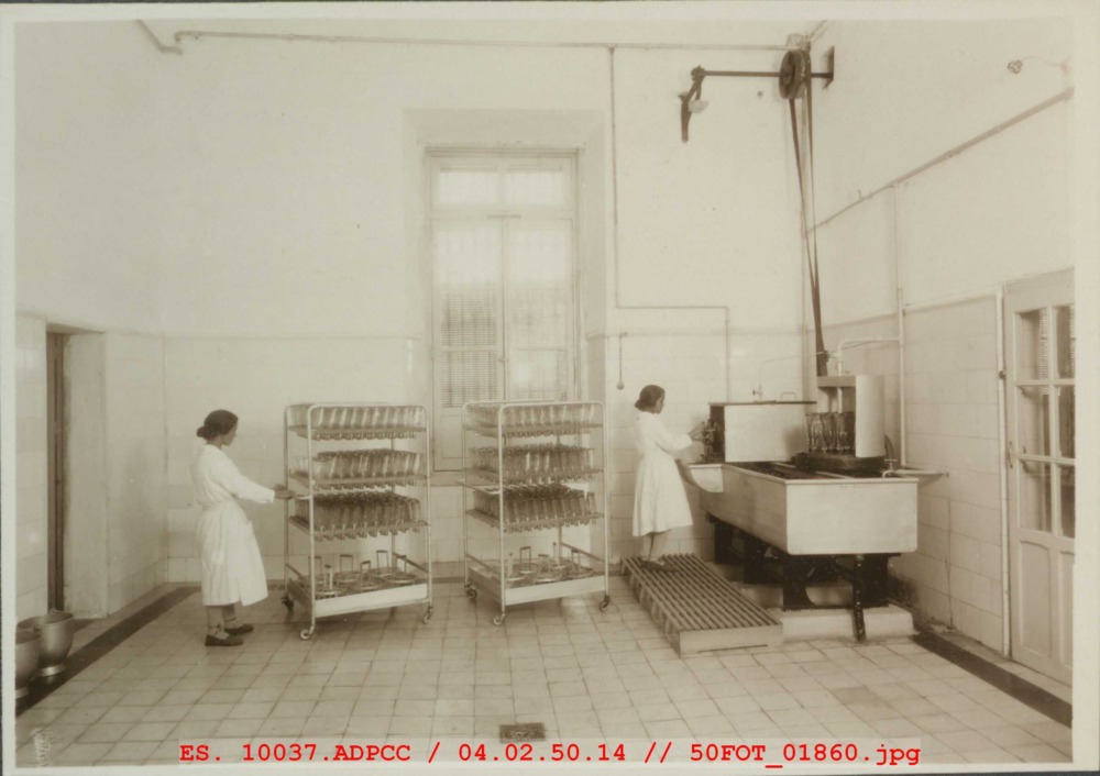 Sala de lavado de biberones de la Gota de Leche del Hospital