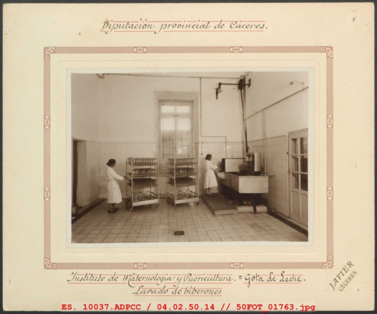 Sala de lavado de biberones de la Gota de Leche