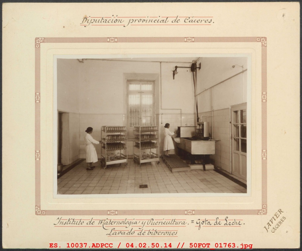 Sala de lavado de biberones de la Gota de Leche