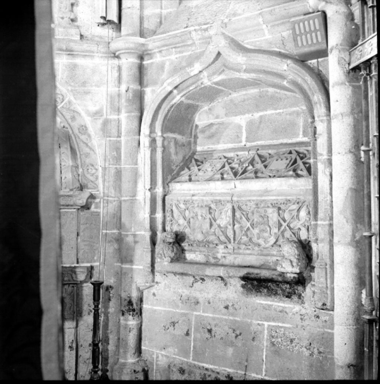 Santa María. Sepulcro gótico Espadero- Bejarano