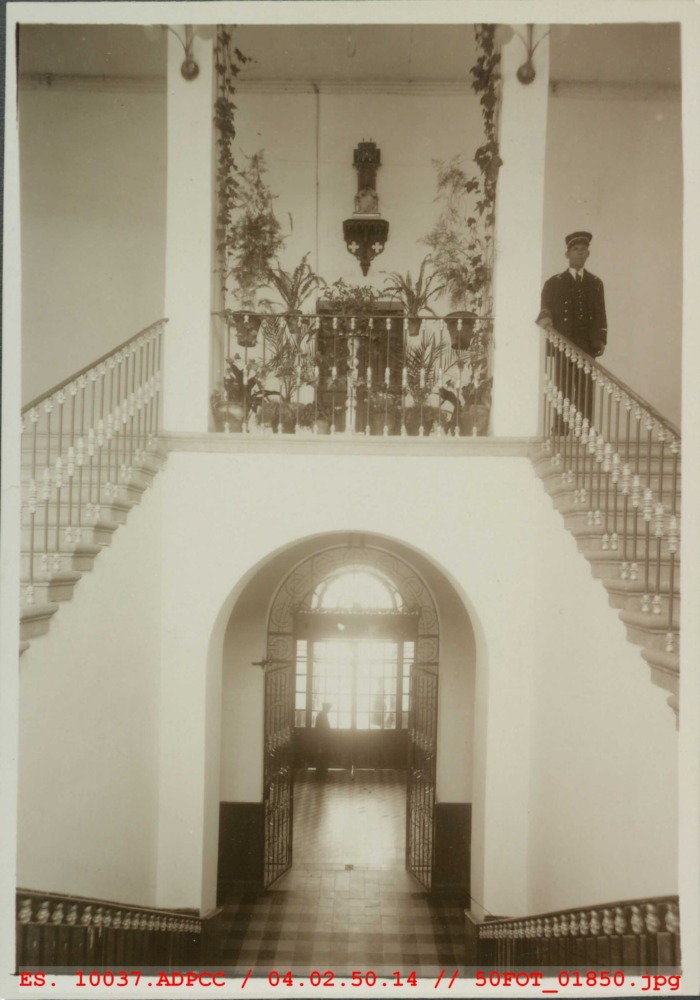 Segundo tramo de escaleras del Hospital Provincial de Cáceres