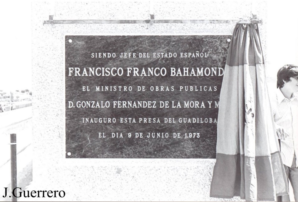 Señor Obispo bendice el pantano del Guadiloba