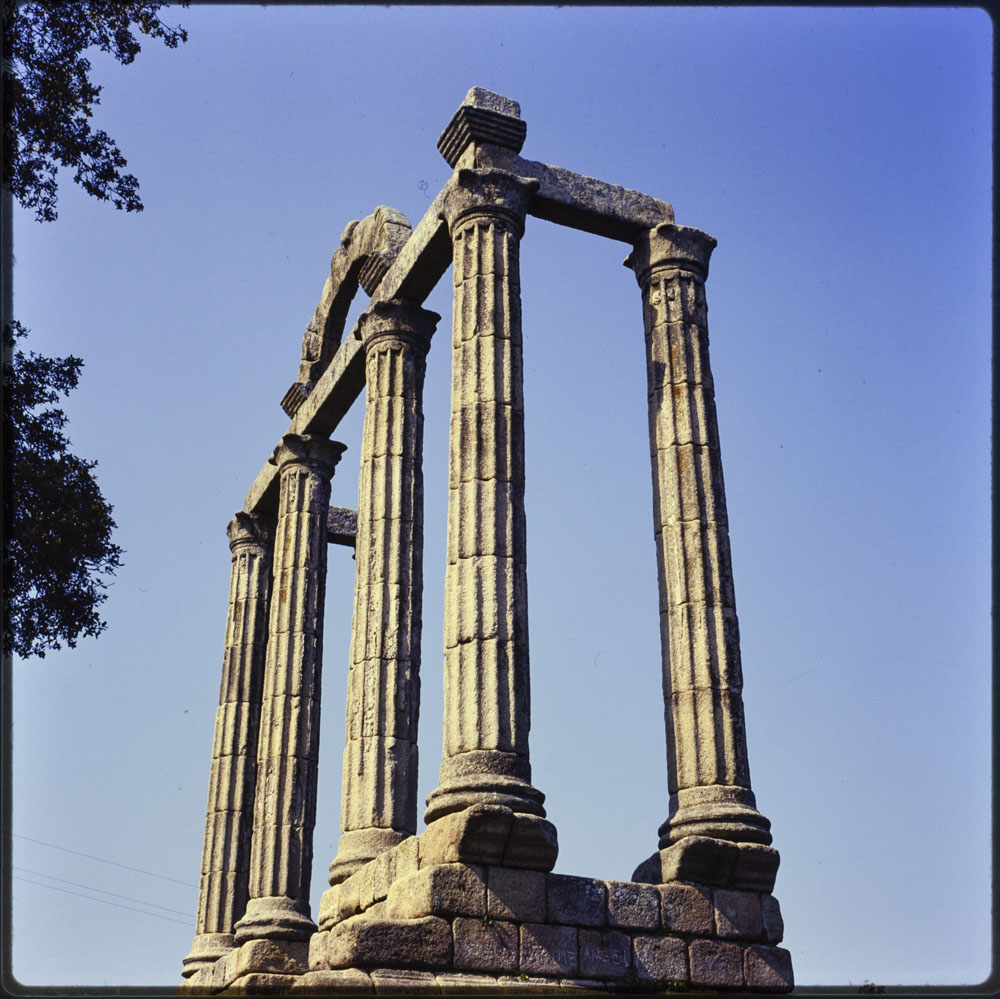 Talavera la Vieja. Augustóbriga. Columnata del templo romano