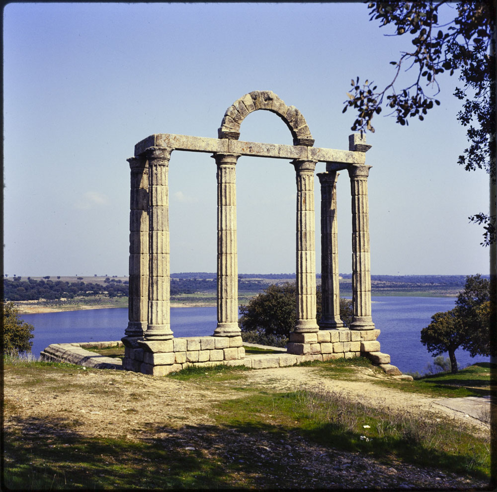 Talavera la Vieja. Augustóbriga. Columnata Templo romano