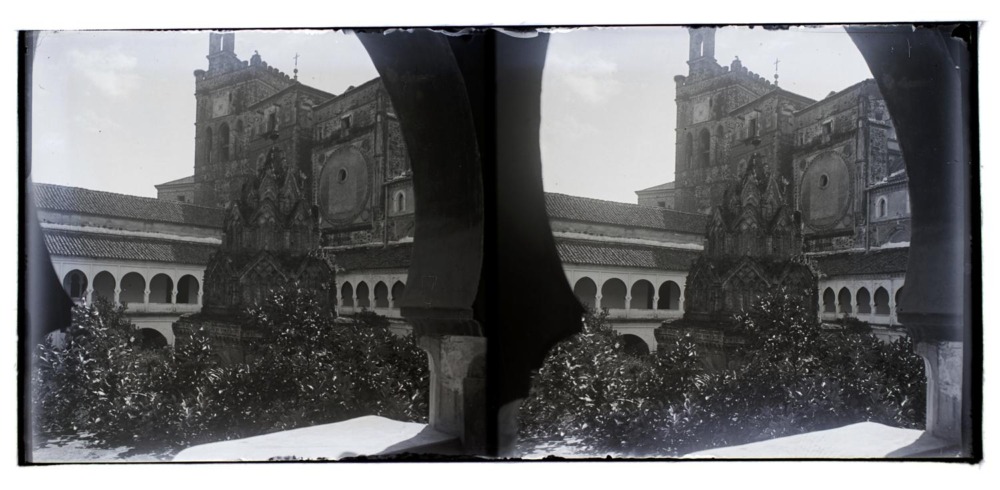 Templete y claustro mudéjar del Monasterio de Nuestra Señora
