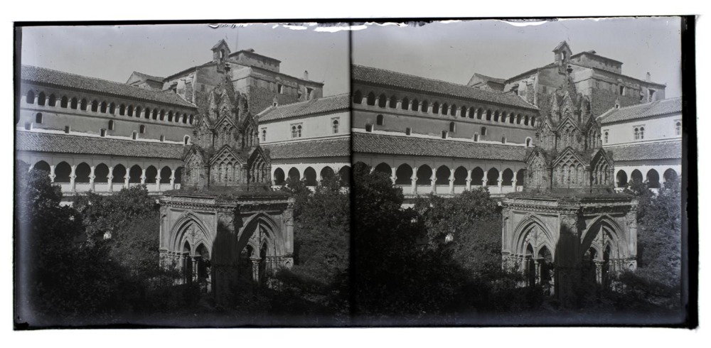 Templete y claustro mudéjar del Monasterio de Nuestra Señora