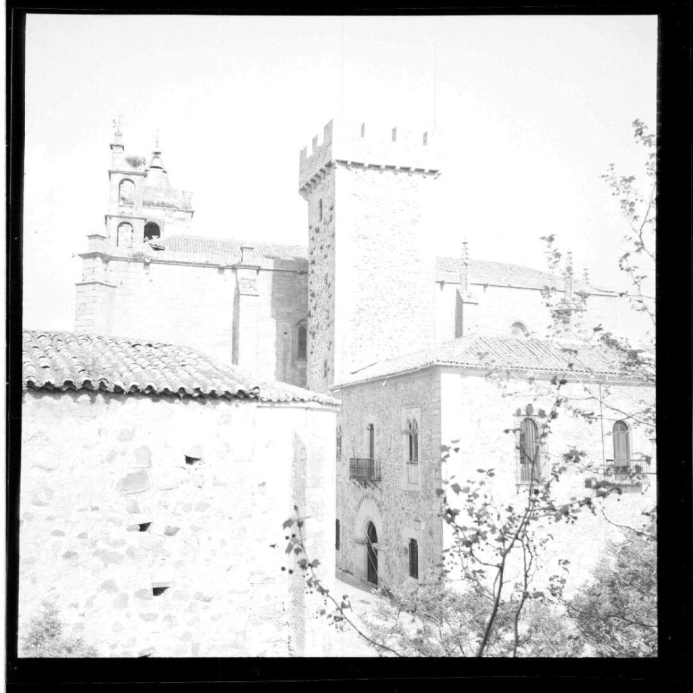 Torre Palacio del capital Diego Cáceres-Ovando (ó torre