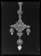 Traje: cruz de filigrana de oro · Ruth Matilda Anderson, 1928