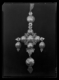 Traje: cruz de filigrana de oro · Ruth Matilda Anderson, 1928