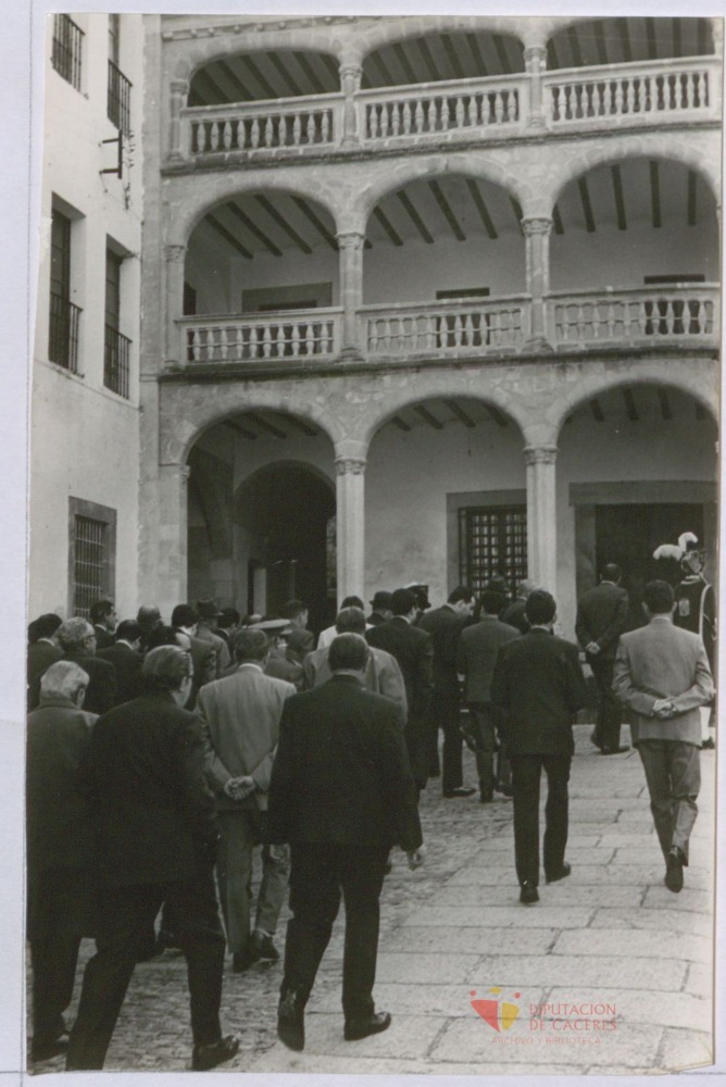 Trujillo: Desfile en el Ayuntamiento
