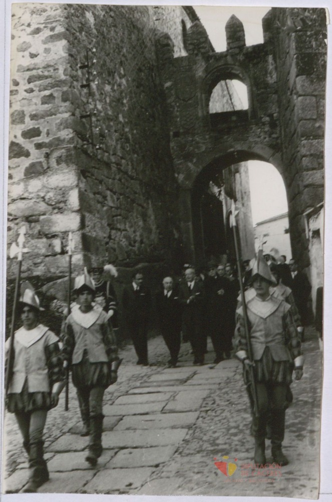 Trujillo: Desfile en la Puerta de Santiago