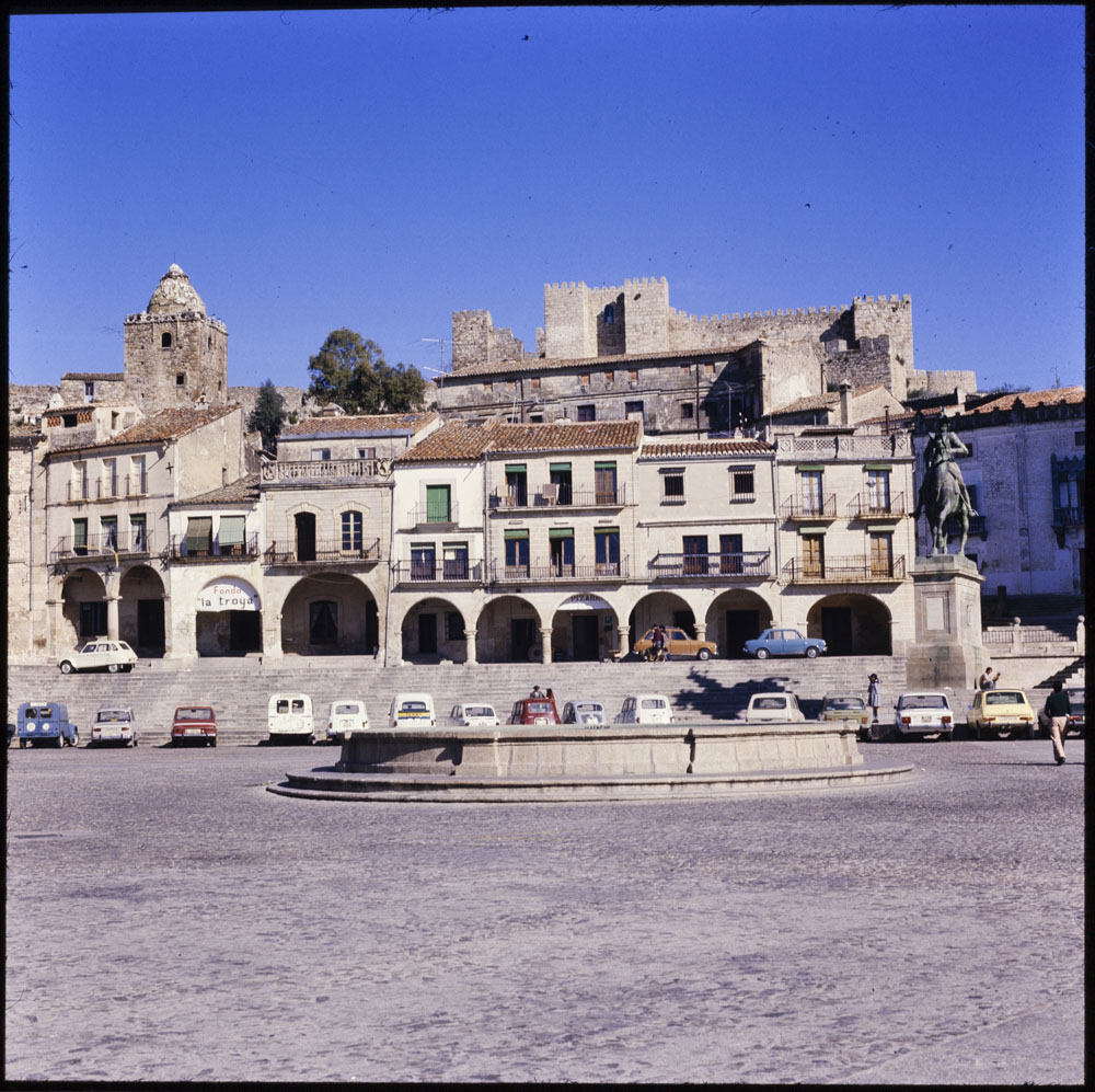 Trujillo. Plaza Mayor. Castillo