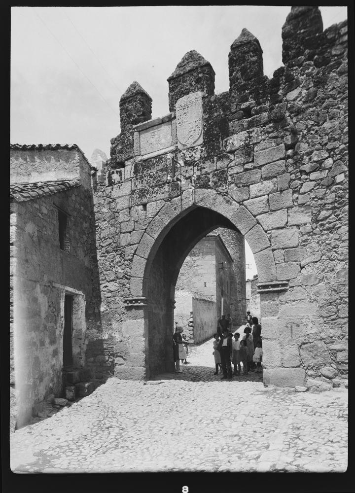 Trujillo. Puerta del Hospital