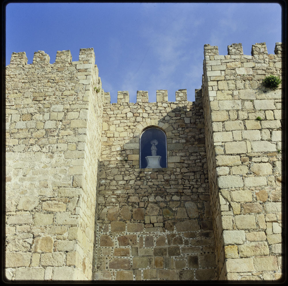 Trujillo. Torres gemelas con la imagen de la virgen · Luis Agromayor