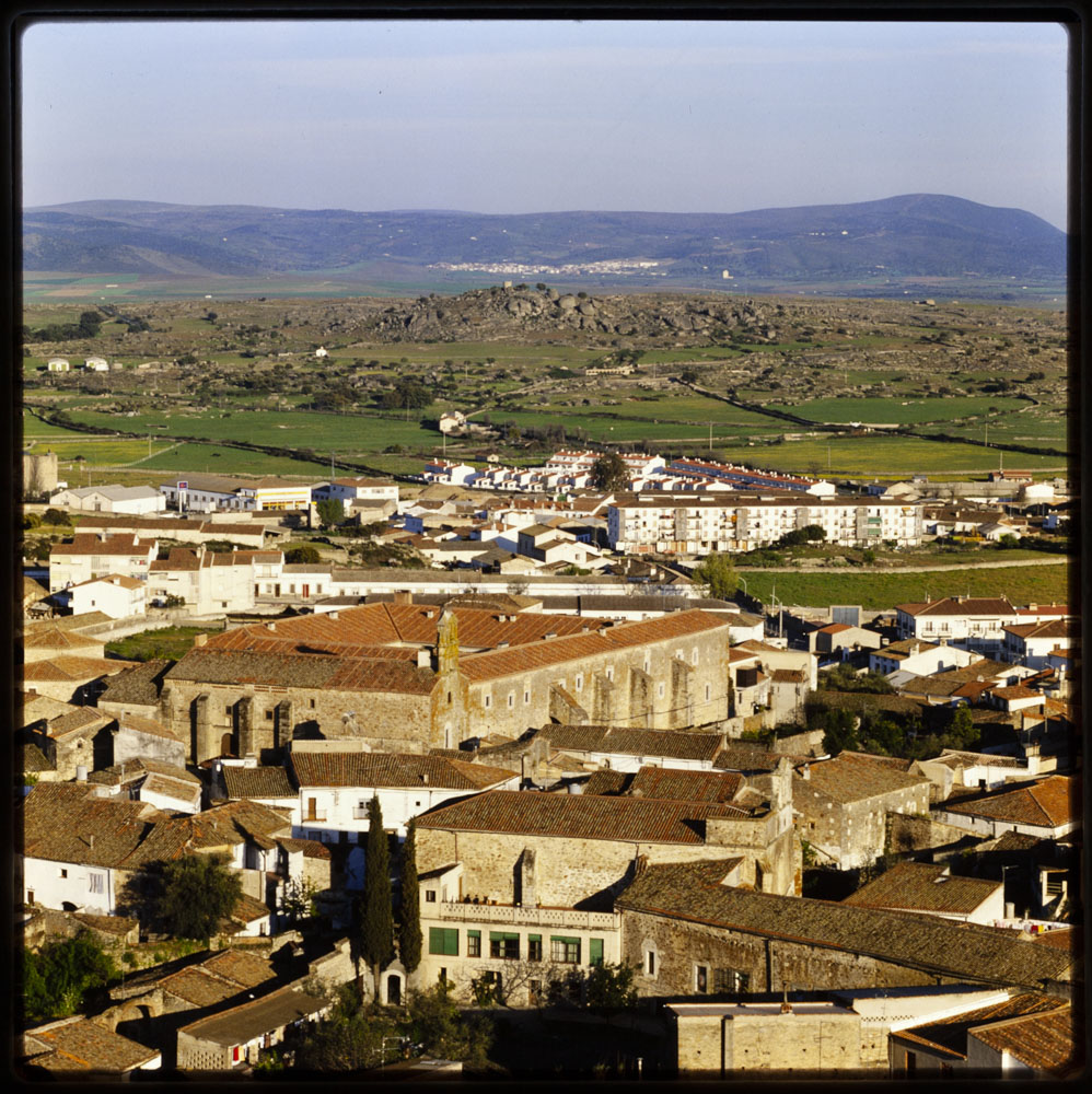 Trujillo. Vista parcial con el convento de Santa Clara